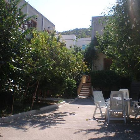 Ilios Apartments Порос Экстерьер фото